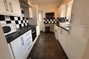 3 bed flat, Eighth Avenue, Heaton, Newcastle, NE65YB - Image 3